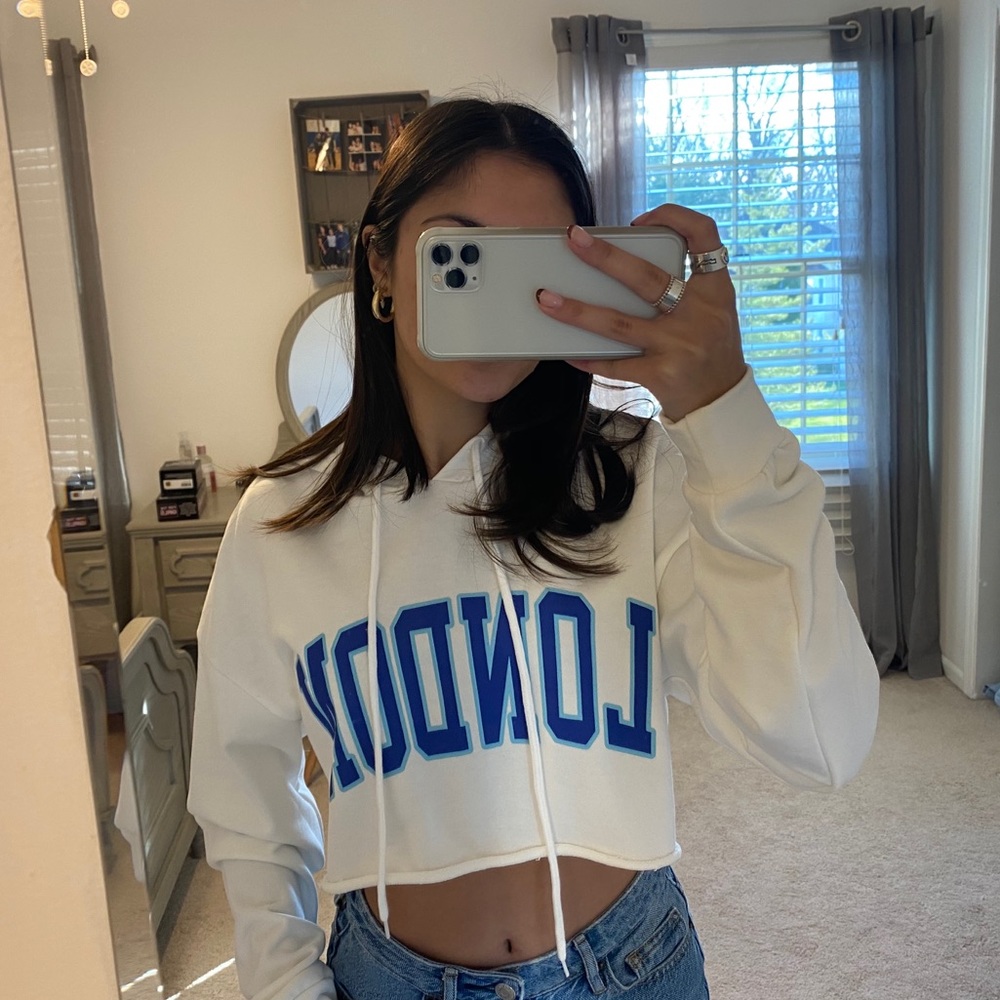 White and blue cropped sweatshirt